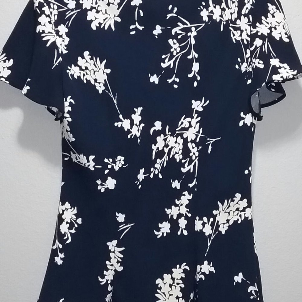 Karin Stevens Top. Size 10 - Picture 2 of 8